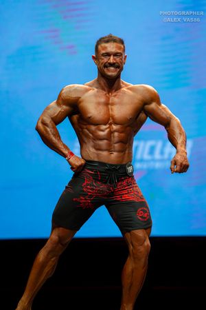 MEN'S PHYSIQUE 174